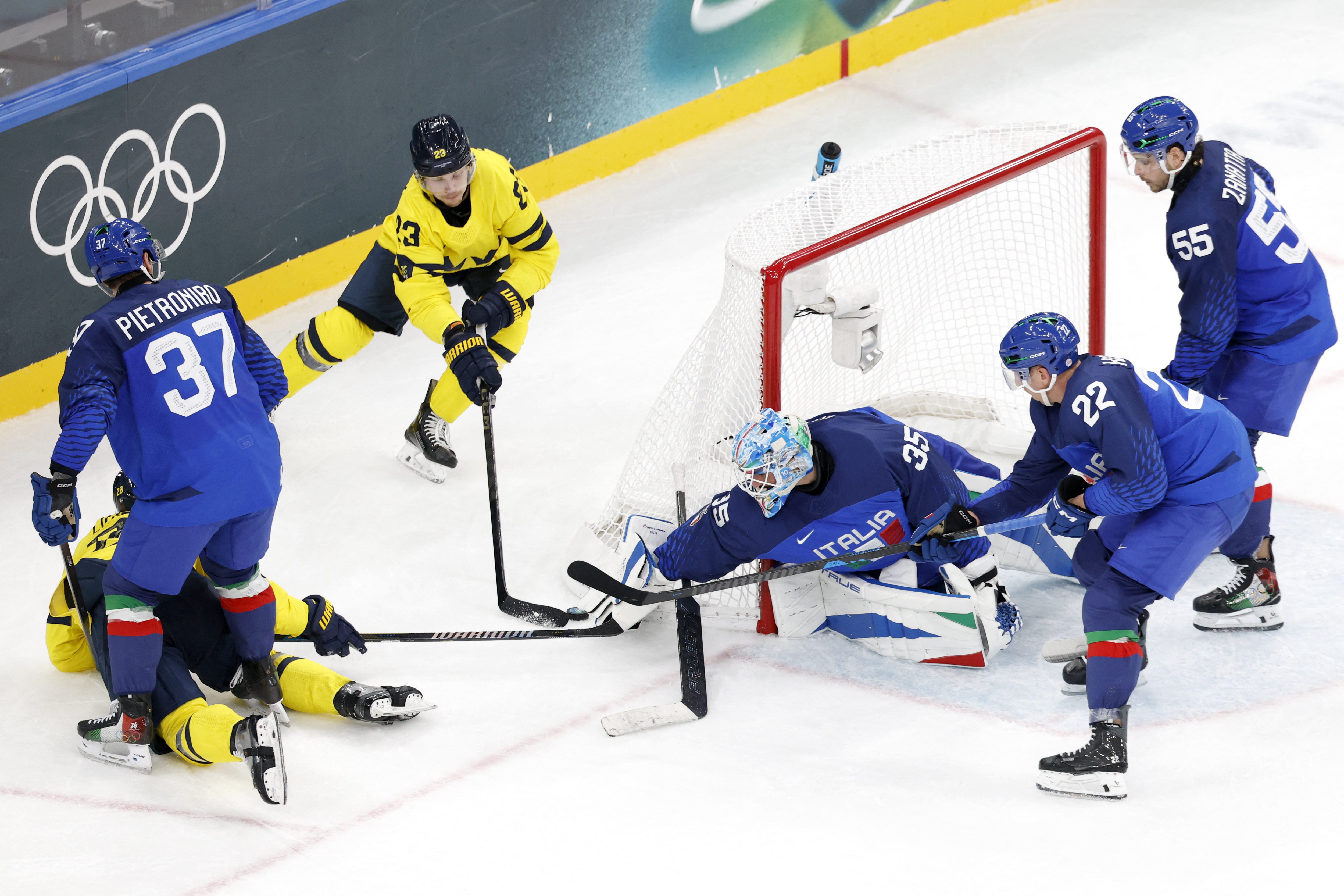 Hochei:Suedia învinge Italia