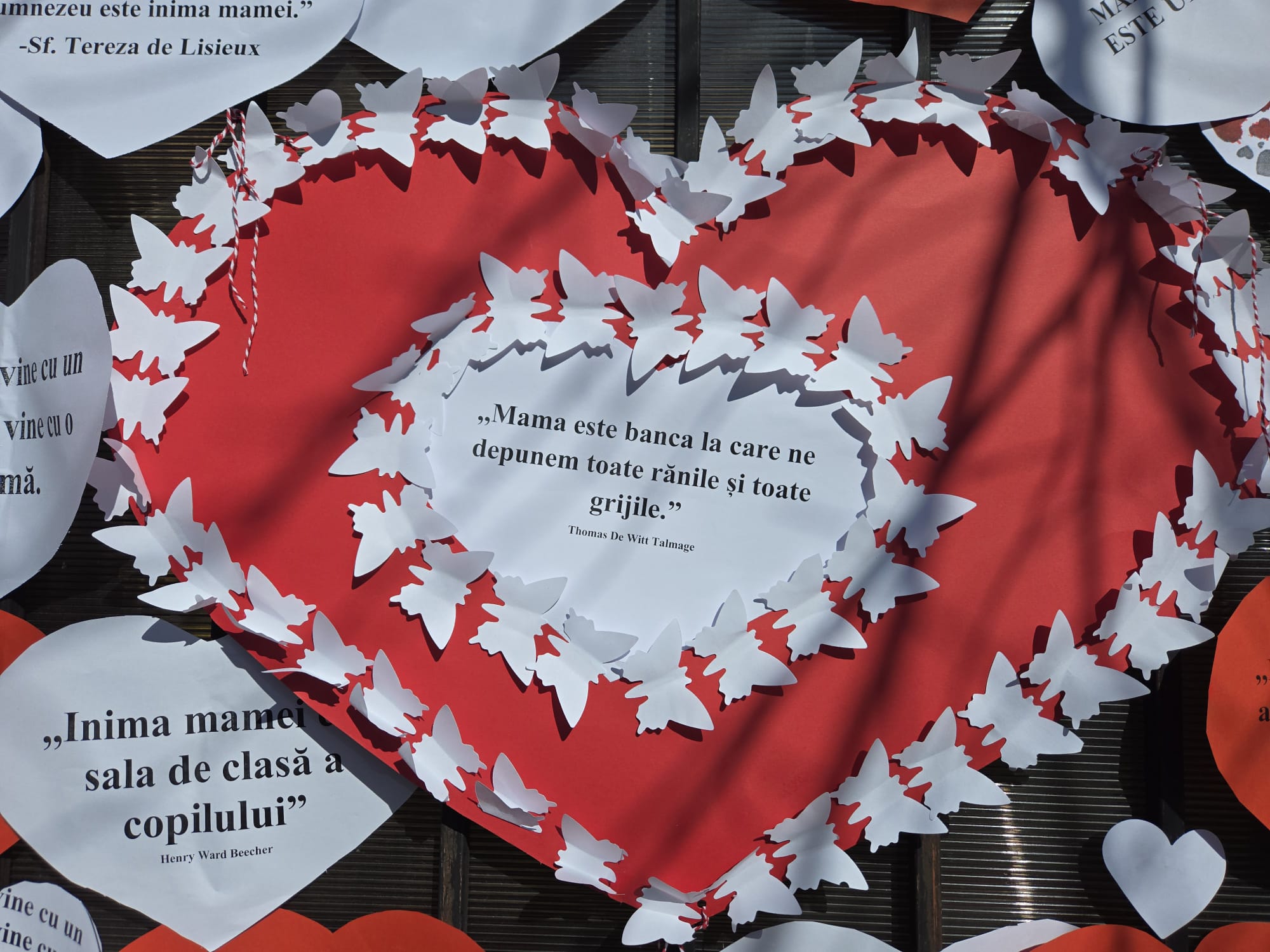 Inimioare pentru mama /