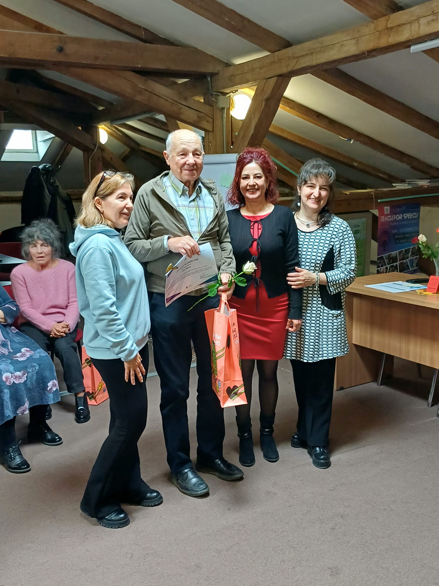 La 97 de ani, absolvent de cursuri digitale la Biblioteca Județeană /